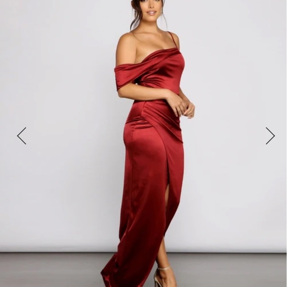 Elegant dress - Picture 3 of 3